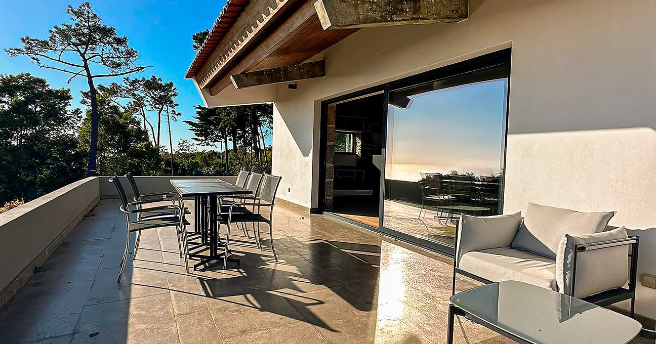 Private terrace with a comfortable chair at the Panorama Residence near Cabo da Roca