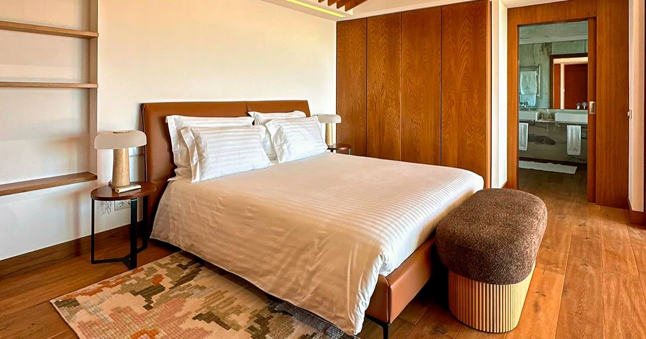 Comfortable double bed with elegant furnishings in the Panorama Residence