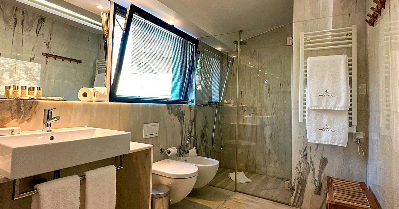 Private bathroom with contemporary fittings in the Panorama Residence